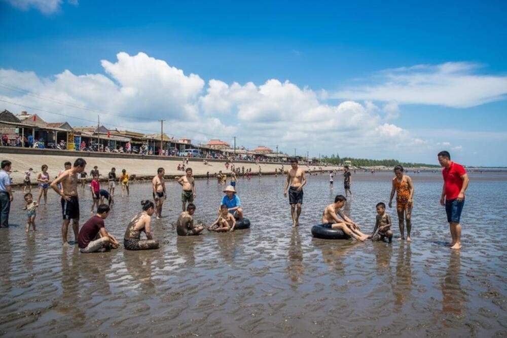 Trải nghiệm b&atilde;i biển Quất L&acirc;m c&ugrave;ng gia đ&igrave;nh v&agrave; bạn b&egrave;